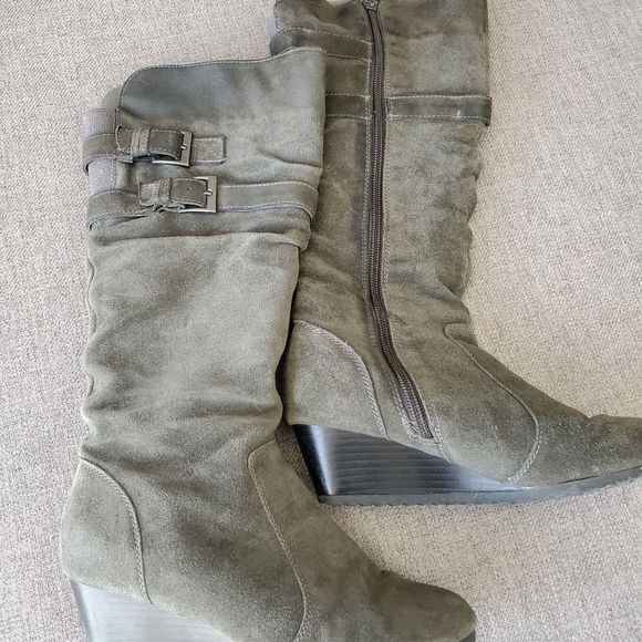Suade zip up boots - Picture 1 of 3